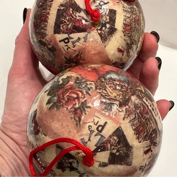 VINTAGE 90’s Victorian Themed Christmas Ornaments Set of 7 Glossy Paper Mache. - Picture 5 of 16